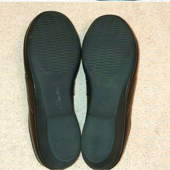 CLARKS Slip On Career Work Comfortable Cushion Casual Shoe Size 7 - Picture 5 of 5